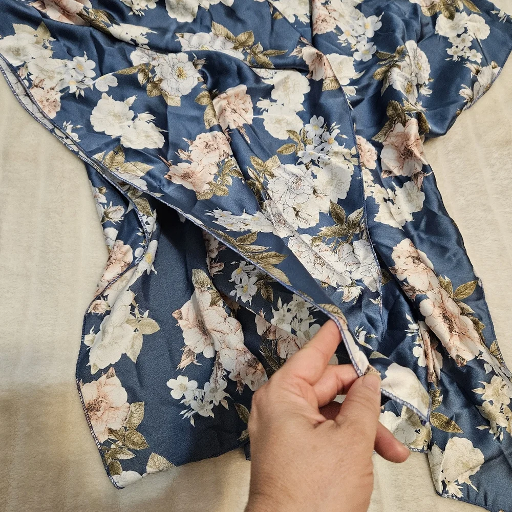 Ardene Silky Blue Floral Kimono Top Coverup - Picture 4 of 8